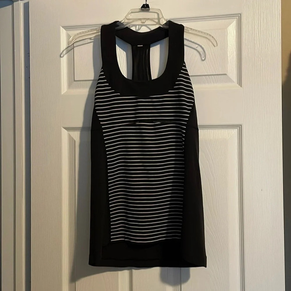 Lululemon women’s black striped scoop neck tank top with built in bra size 8 - Picture 1 of 6